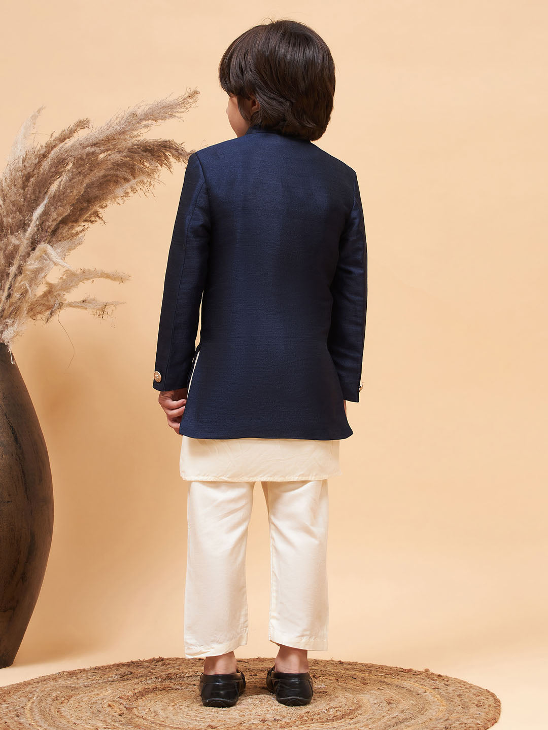 VASTRAMAY Boy's Navy Blue Indo Western Jacket With Cream Kurta And Pyjama Set - qivii