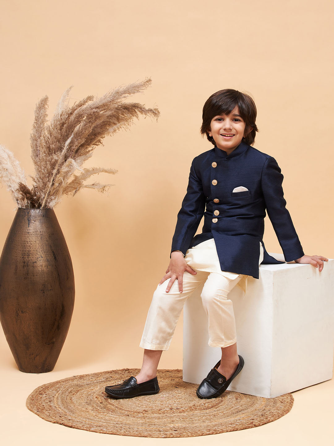 VASTRAMAY Boy's Navy Blue Indo Western Jacket With Cream Kurta And Pyjama Set - qivii