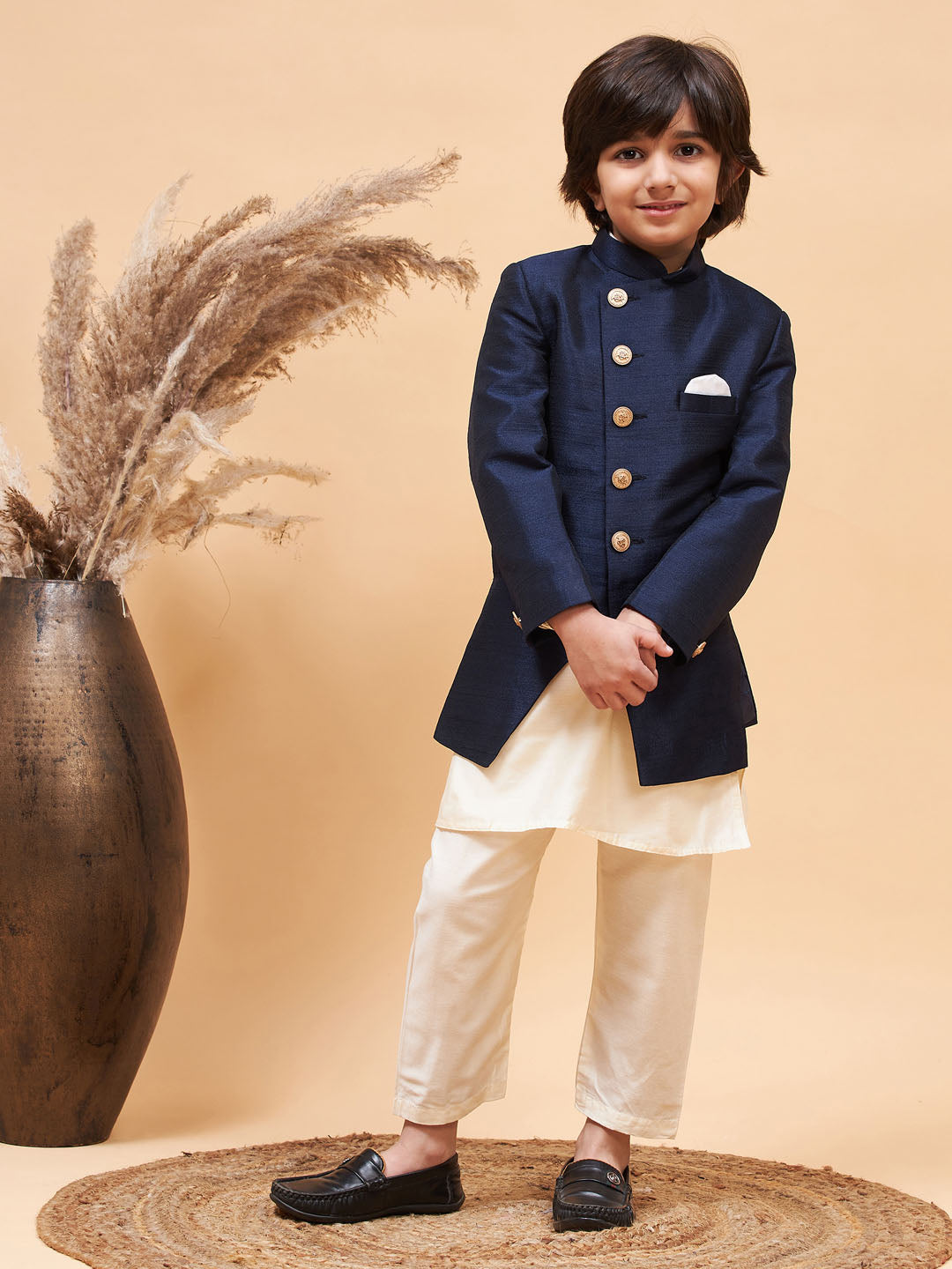 VASTRAMAY Boy's Navy Blue Indo Western Jacket With Cream Kurta And Pyjama Set - qivii