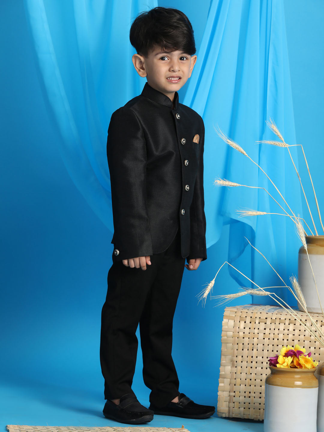 VASTRAMAY Boy's Black Silk Blend Jodhpuri - qivii