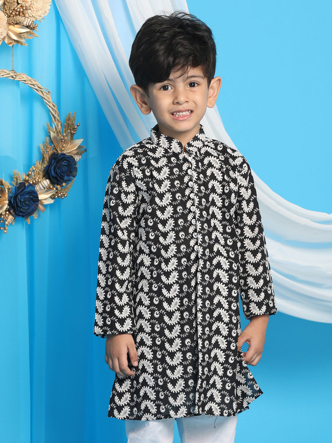 VASTRAMAY Boys Black Chikankari Kurta - qivii