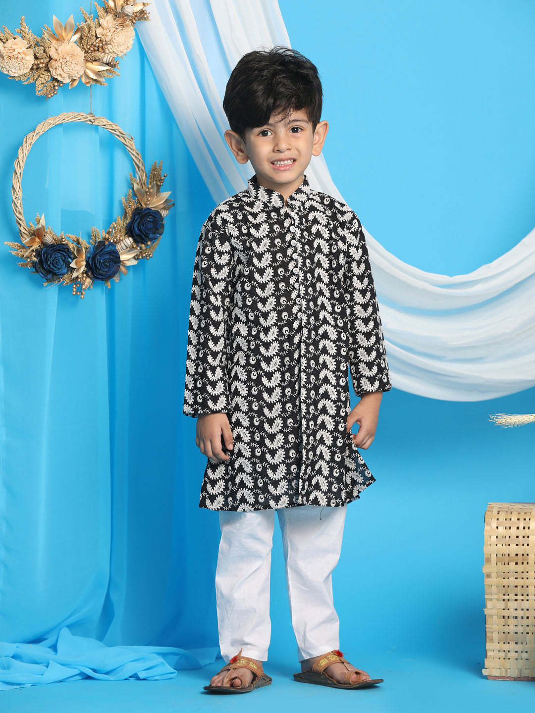 VASTRAMAY Boys Black Chikankari Kurta - qivii
