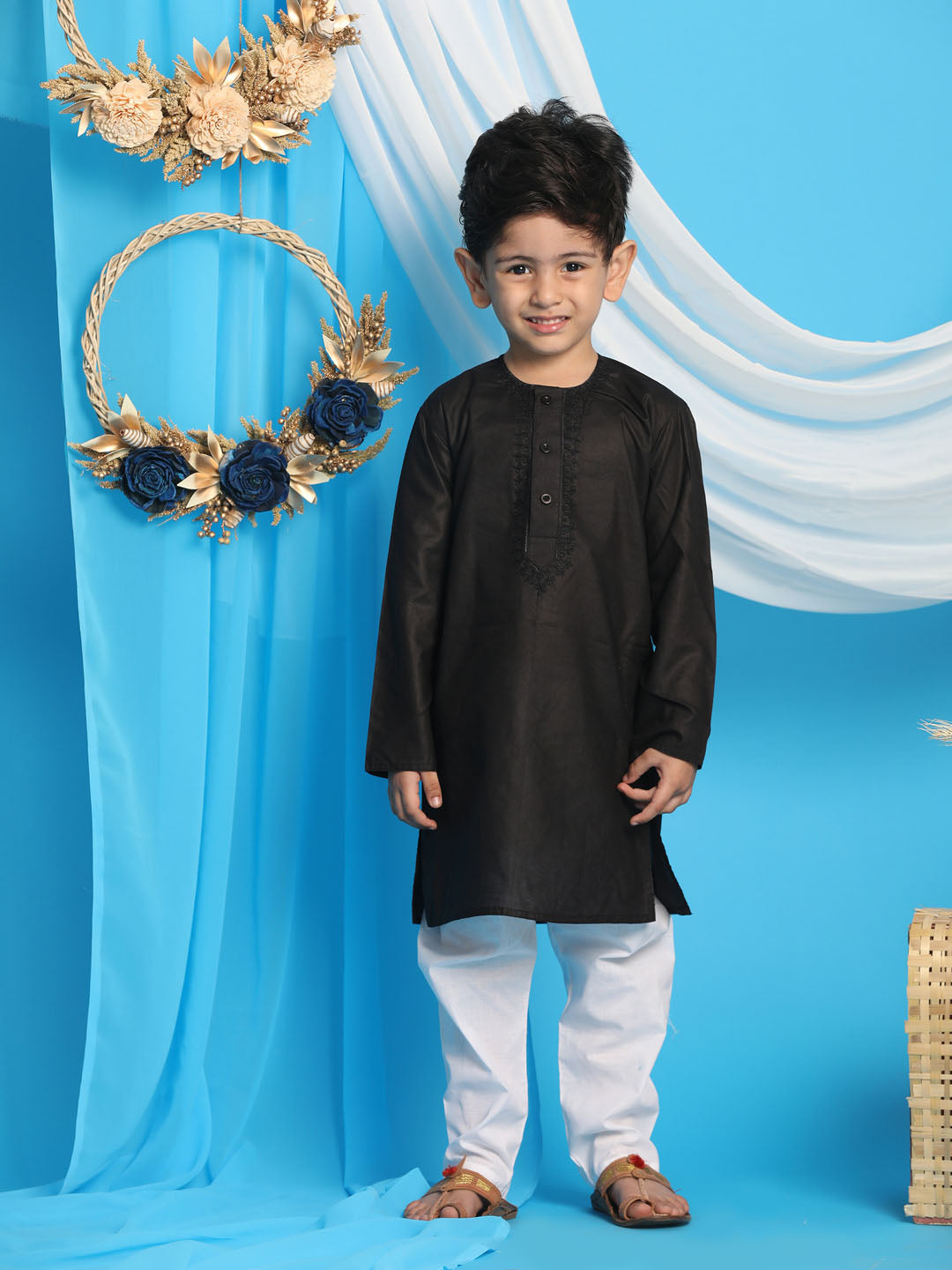 VASTRAMAY Boys' Black Kurta And White Pyjama Set - qivii