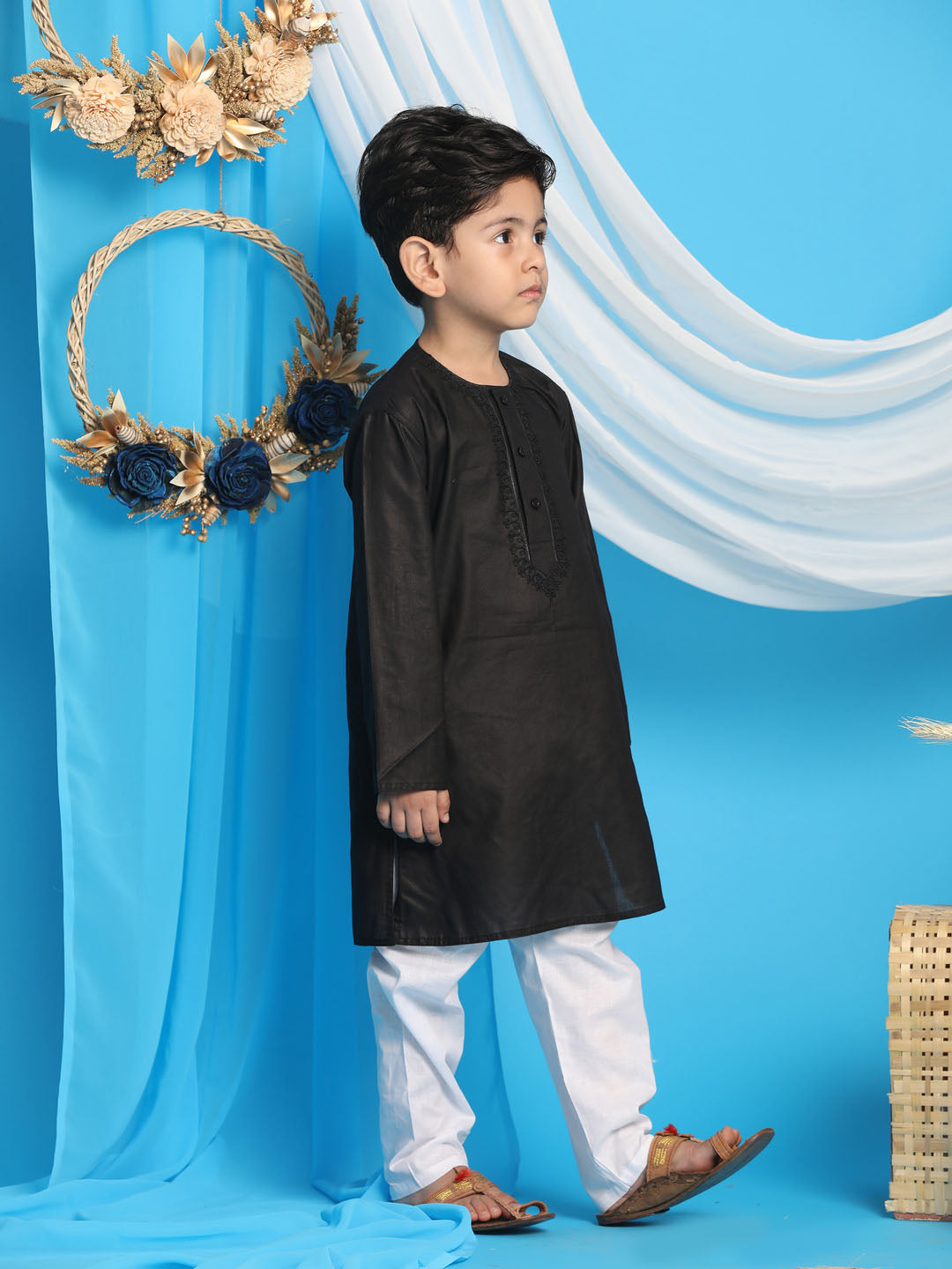 VASTRAMAY Boys' Black Kurta And White Pyjama Set - qivii