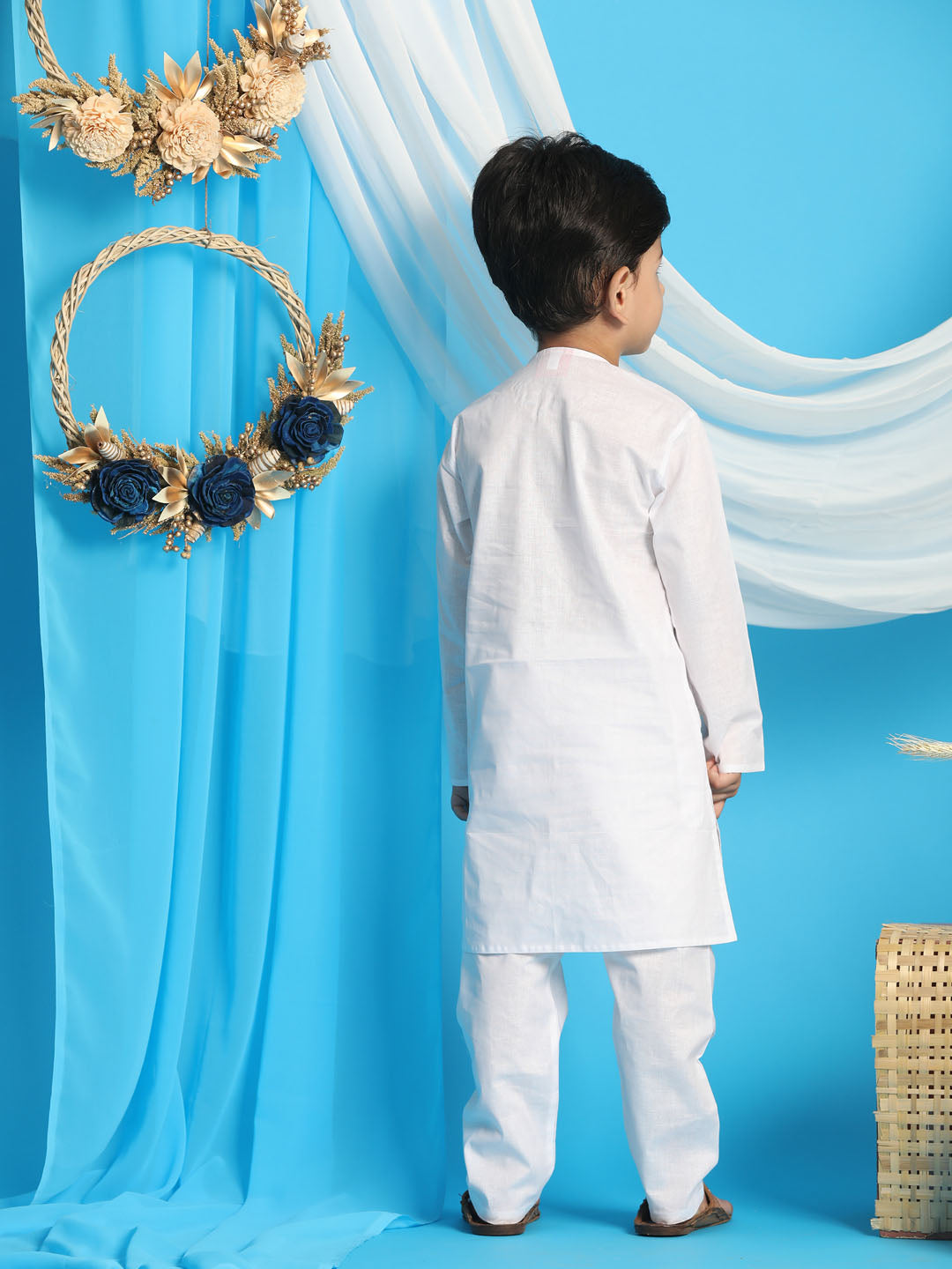 VASTRAMAY Boys' White Kurta And White Pyjama Set - qivii