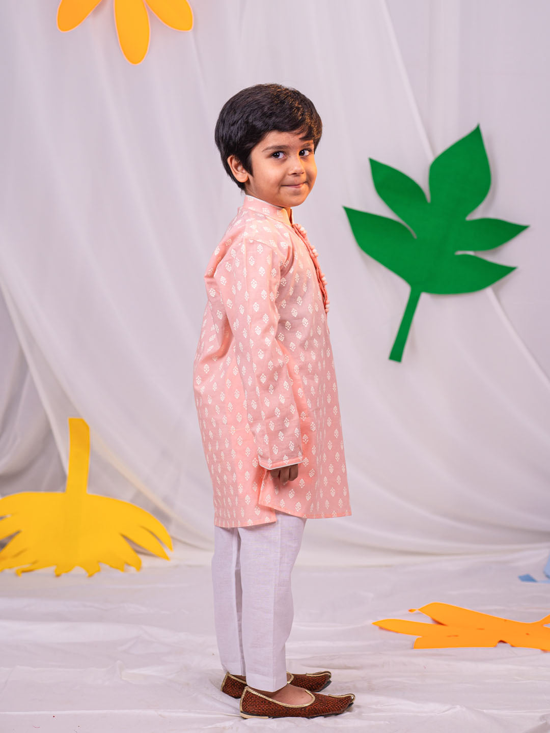 VASTRAMAY Boys' Pink And White Kurta Pyjama Set - qivii
