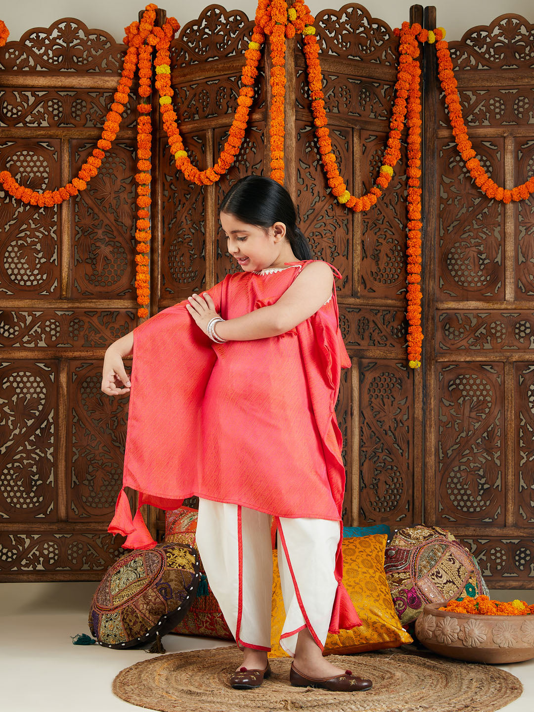 Girls' Rose Pink Jacquard Kaftan With Solid Dhoti Pant - qivii