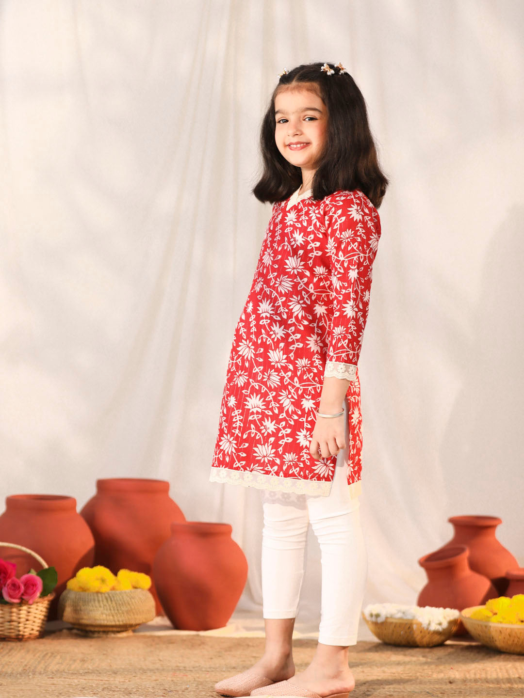 VASTRAMAY Girls' Red Kurta Leggings Set - qivii