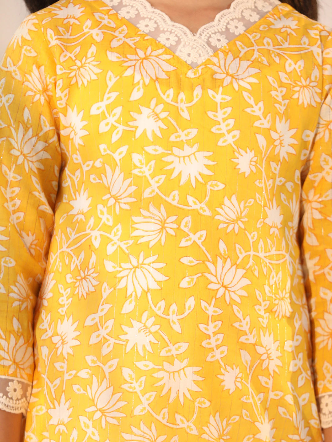 VASTRAMAY Girls' Yellow Kurta Leggings Set - qivii