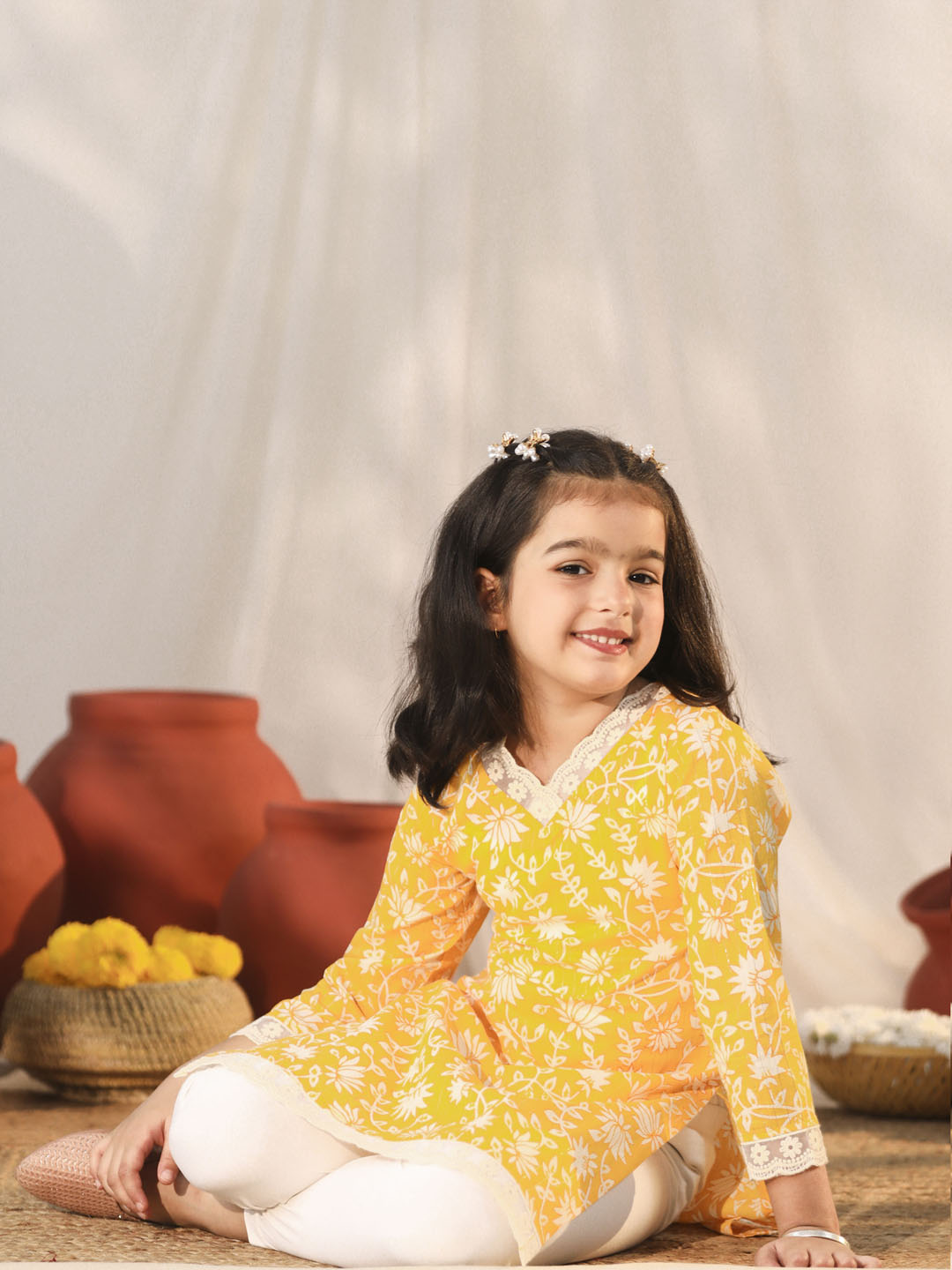 VASTRAMAY Girls' Yellow Kurta Leggings Set - qivii