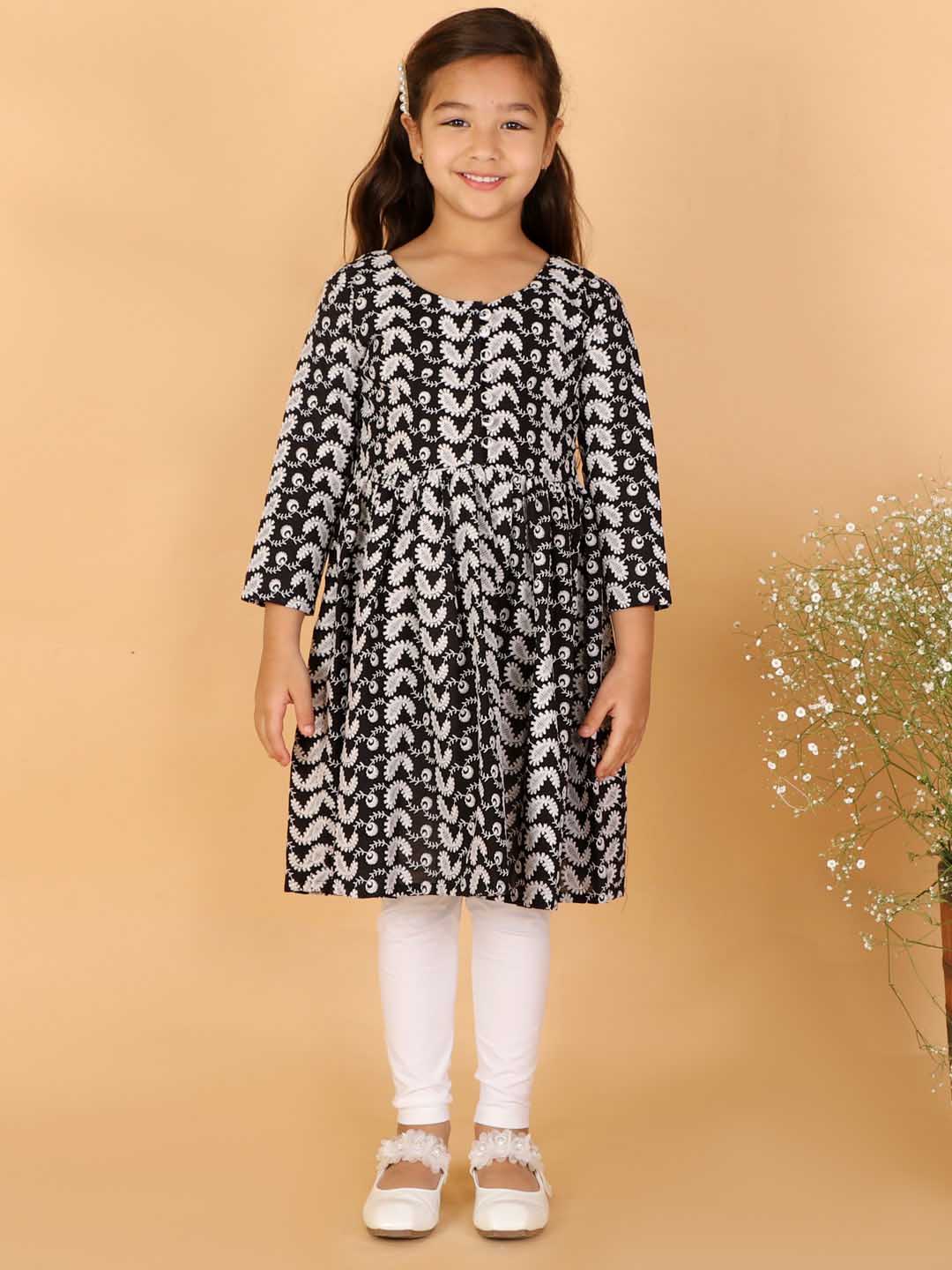 VASTRAMAY Girls Black Pure Cotton Chikankari Kurta With Leggings - qivii
