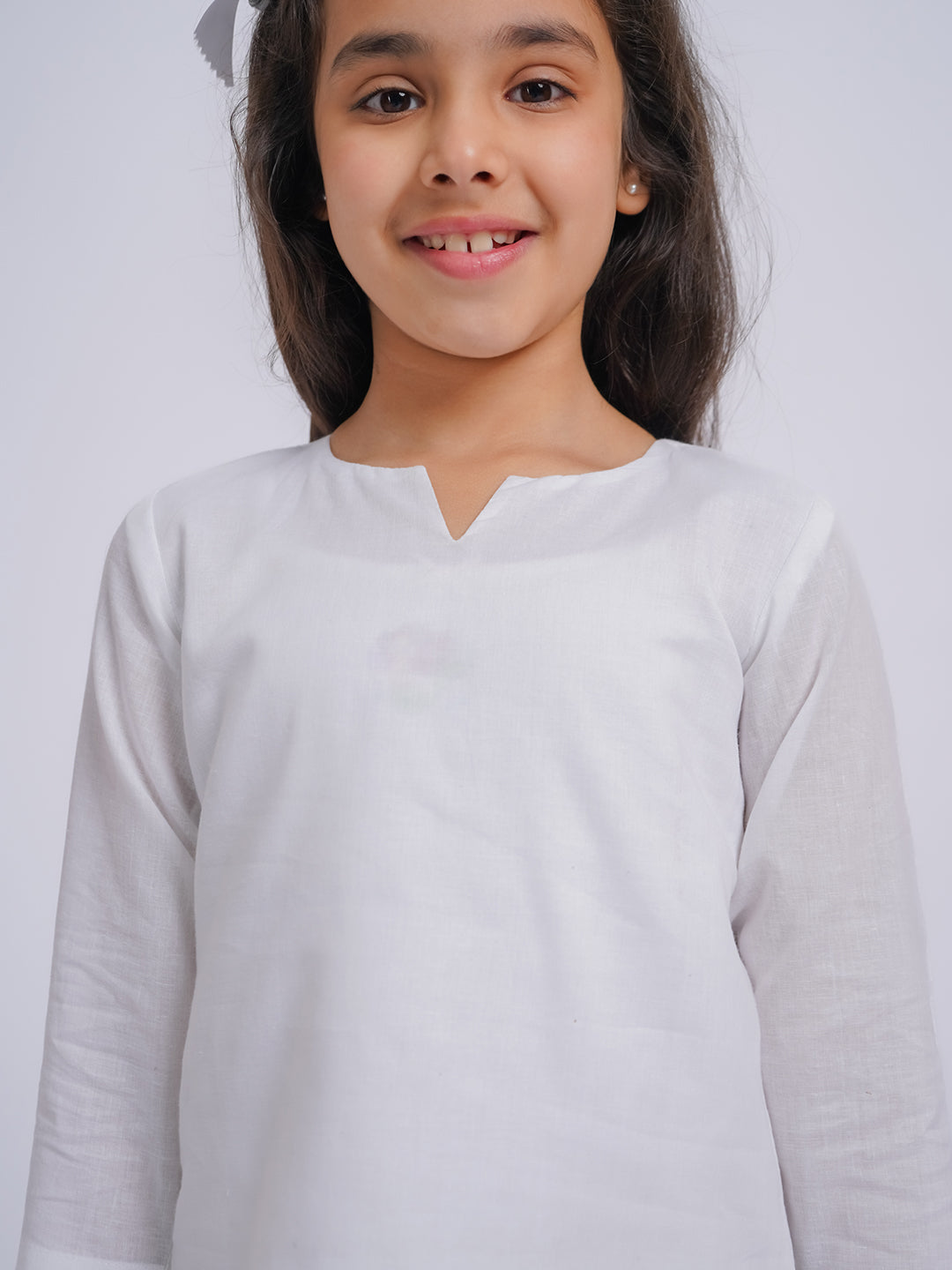 VASTRAMAY Girls' White Kurta, Leggings and Dupatta - qivii