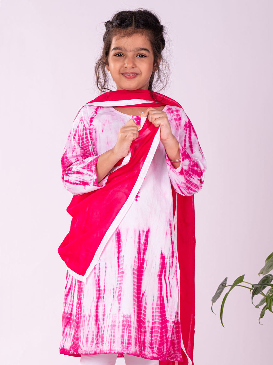VASTRAMAY Girl's Pink Pure Cotton Tie-Dye Kurta Leggings & Dupatta Set - qivii