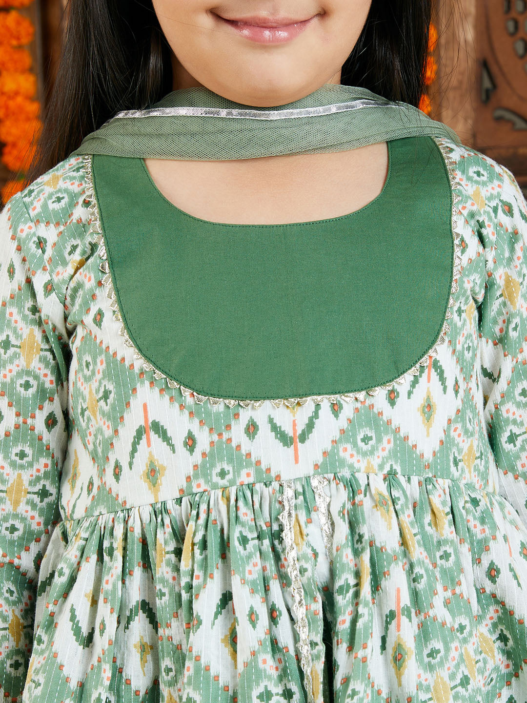 VASTRAMAY Girls Green Ikkat Print Sarara Set - qivii