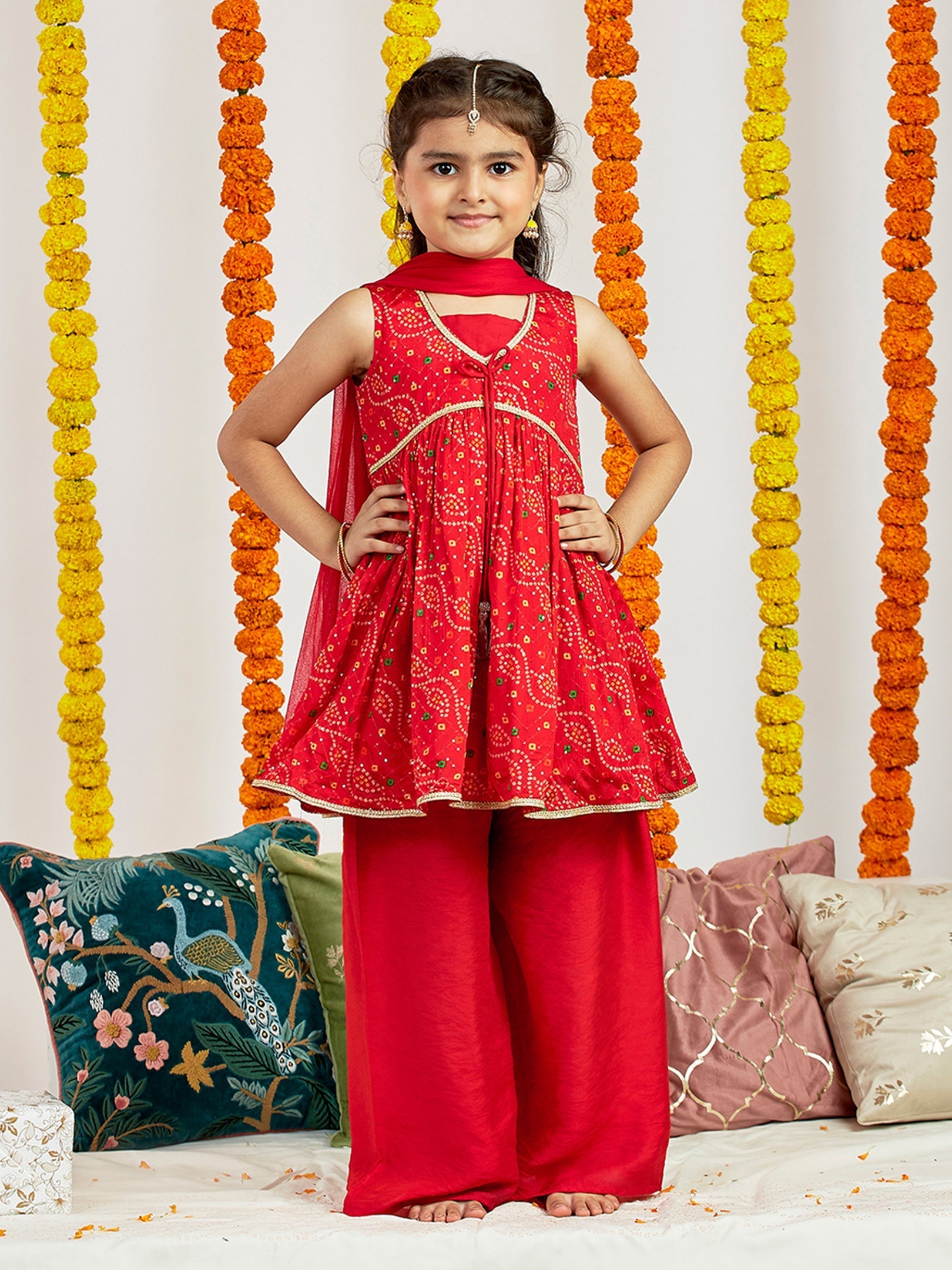 VASTRAMAY Girls' Red Kurta Palazzo Set - qivii