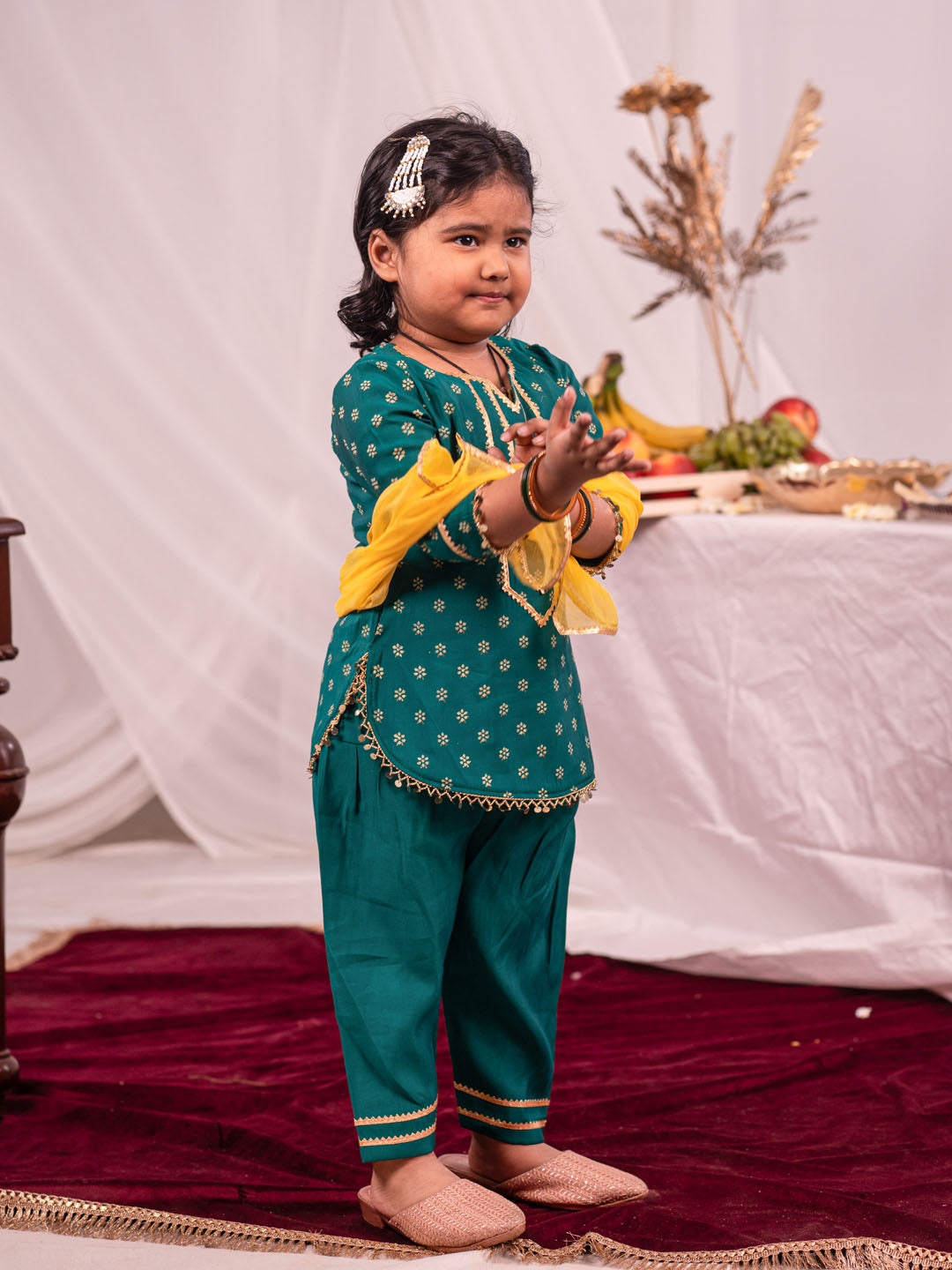 VASTRAMAY Girls Green Kurta Salwar and Dupatta Set - qivii