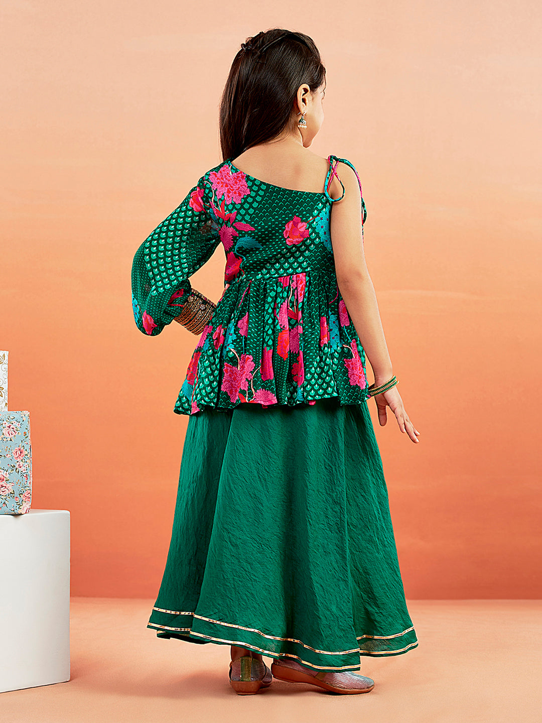 VASTRAMAY Girls' Green Kurta Palazzo Set - qivii