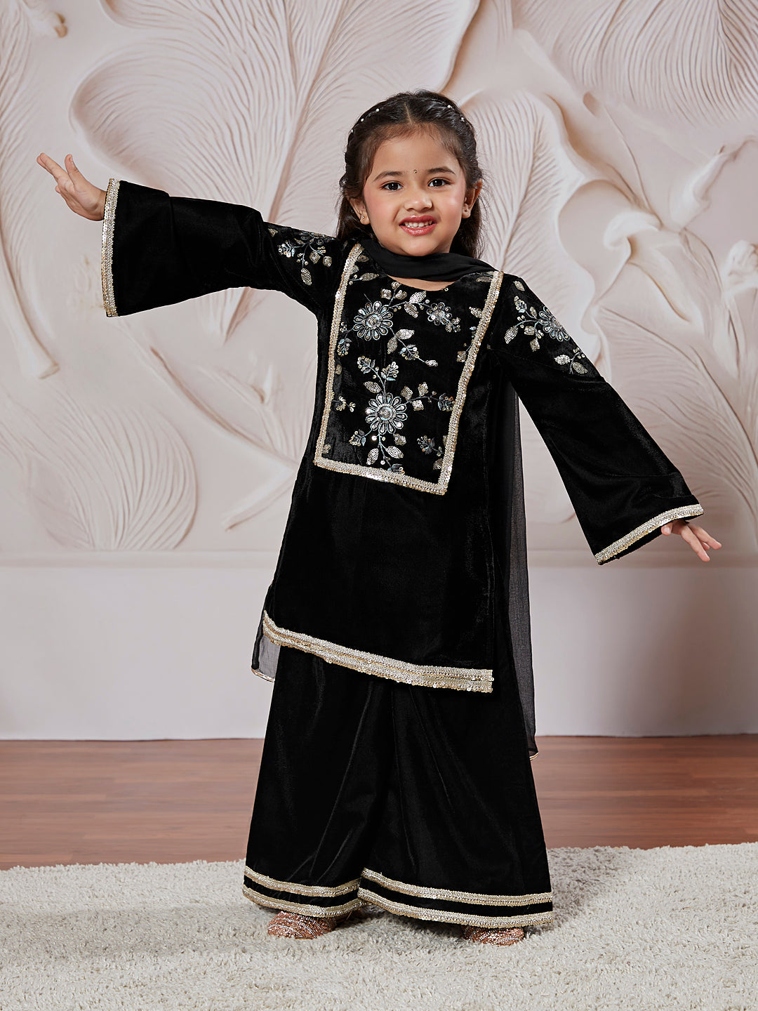 VASTRAMAY Girls' Black Kurta Set With Dupatta - qivii