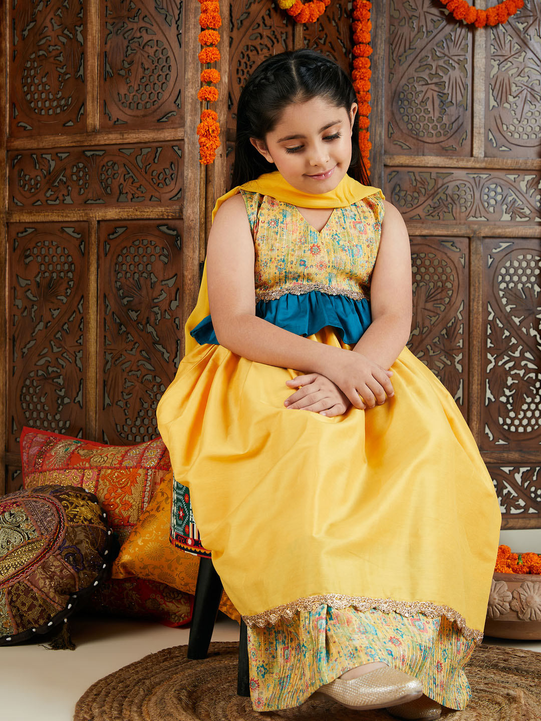VASTRAMAY Girls' Yellow Silk Blend Embellished Lehenga Set - qivii