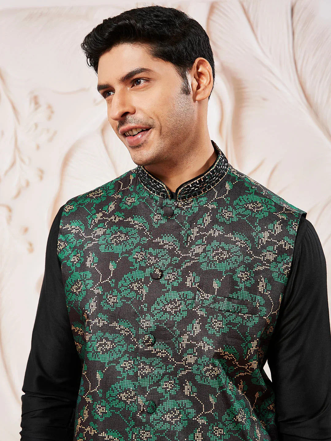 Men's Green Silk Blend Jacket,Kurta And Pyjama Set.