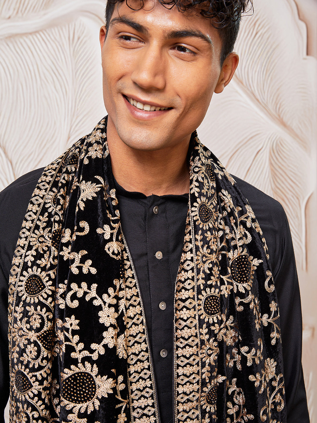 Men's Black Viscose Kurta, Pyjama And Dupatta Set.