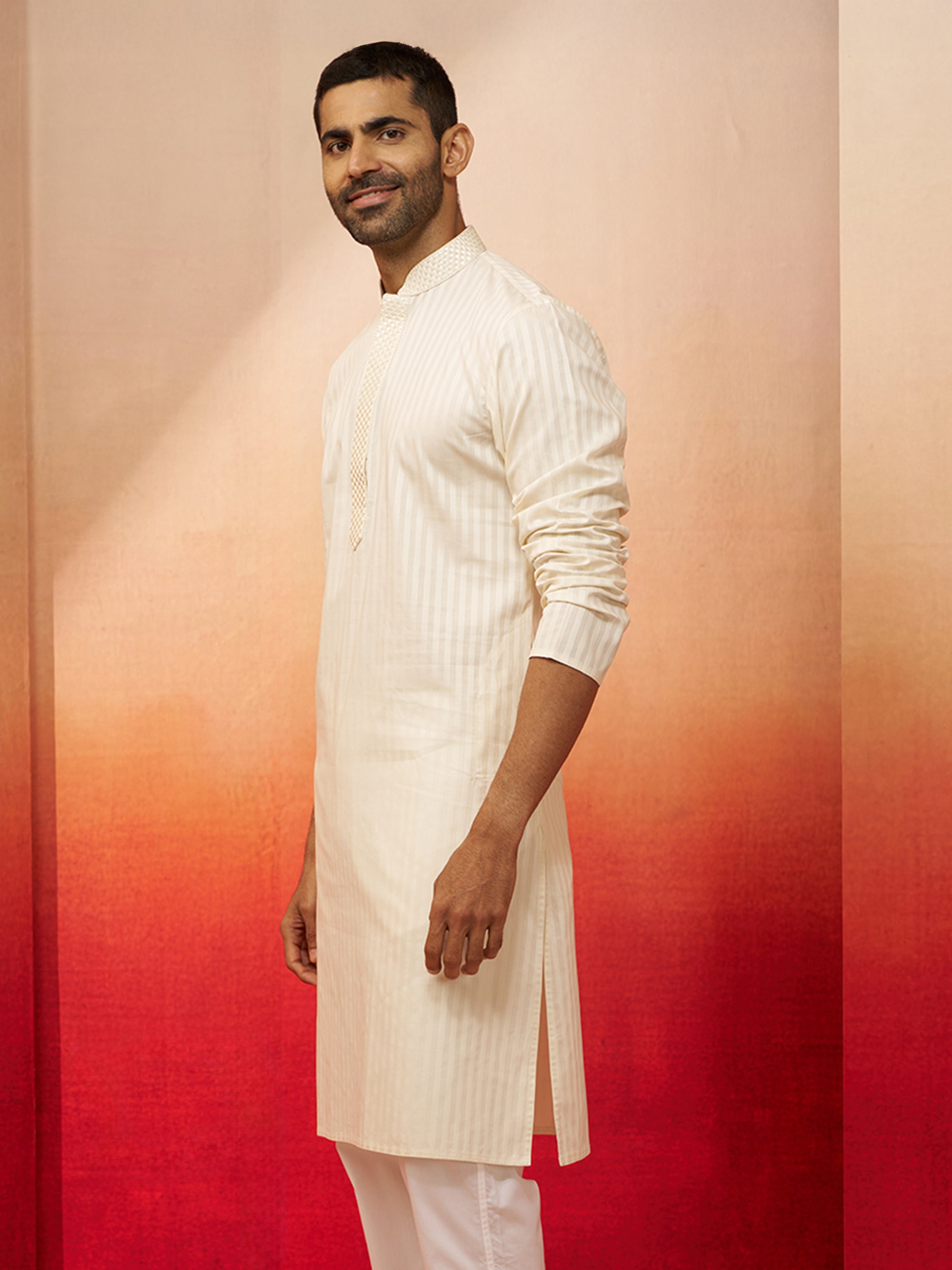 Vastramay Men Cream Cotton Monalisa Embroidered Kurta