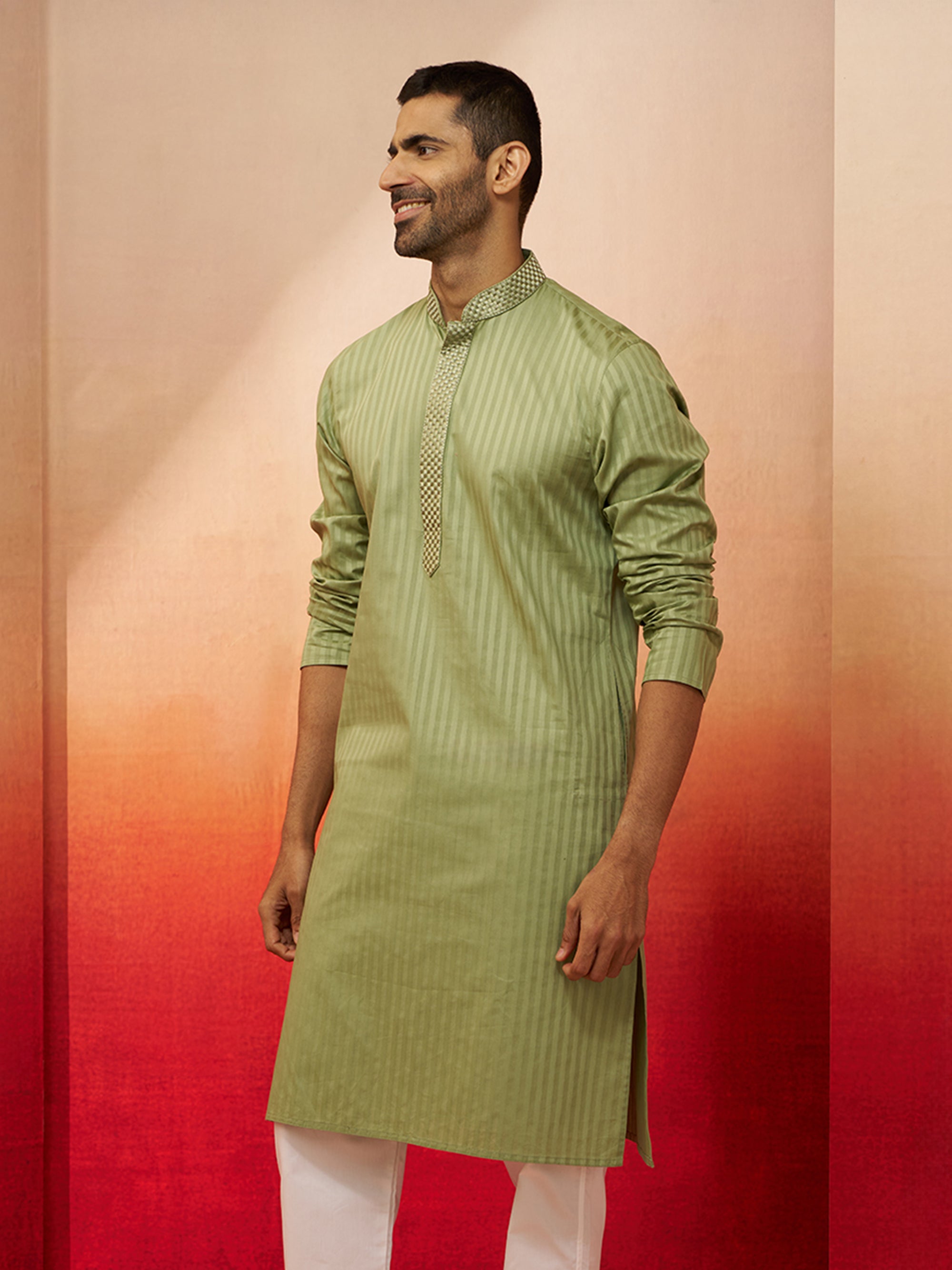 Vastramay Men Mint Green Cotton Monalisa Embroidered Kurta