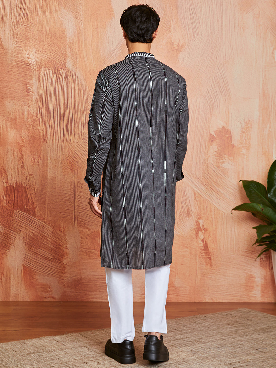 Men's Black Cotton Kurta And Pyjama Set
