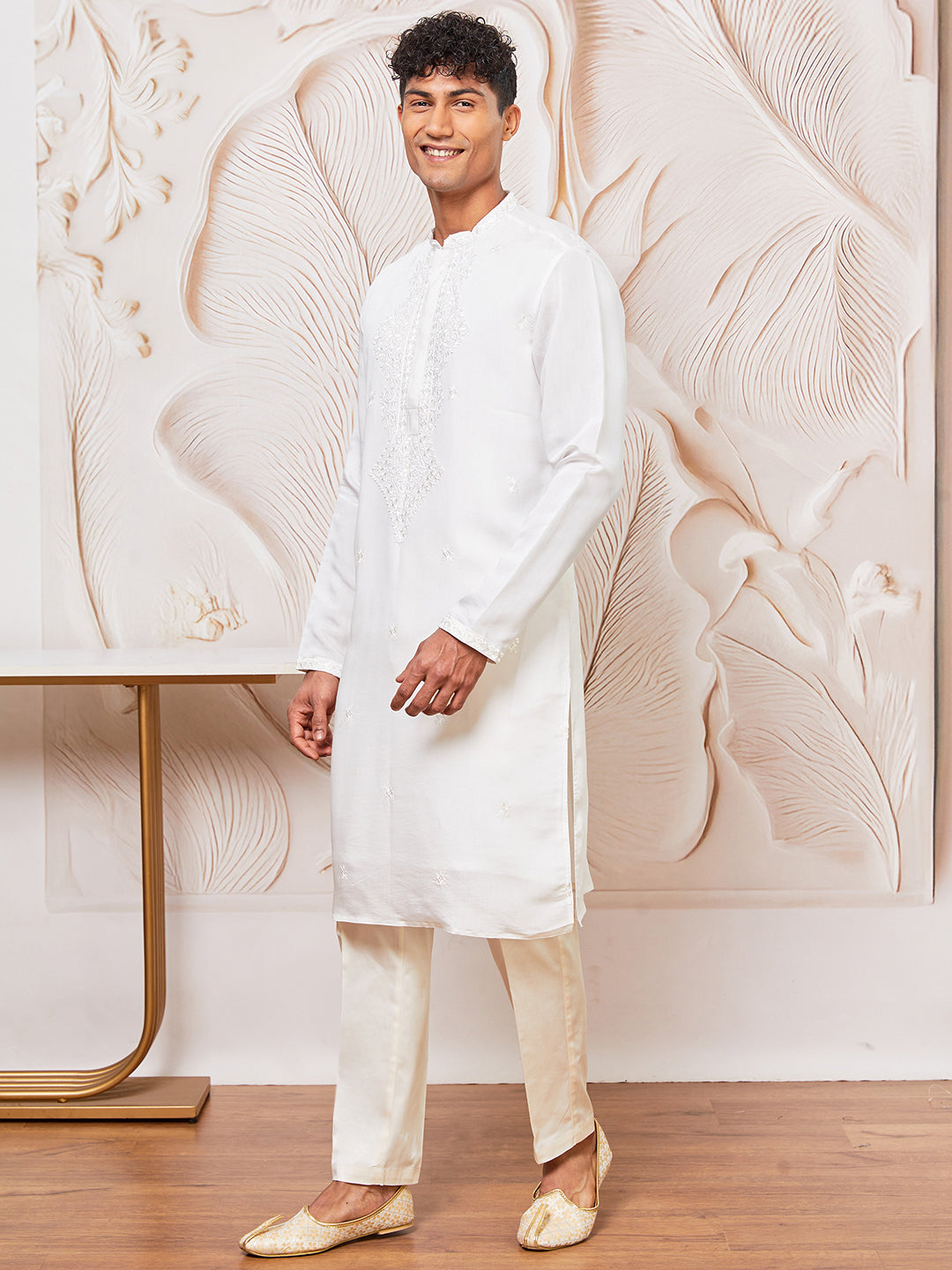 Men's White Silk Blend Kurta And Pyjama Set