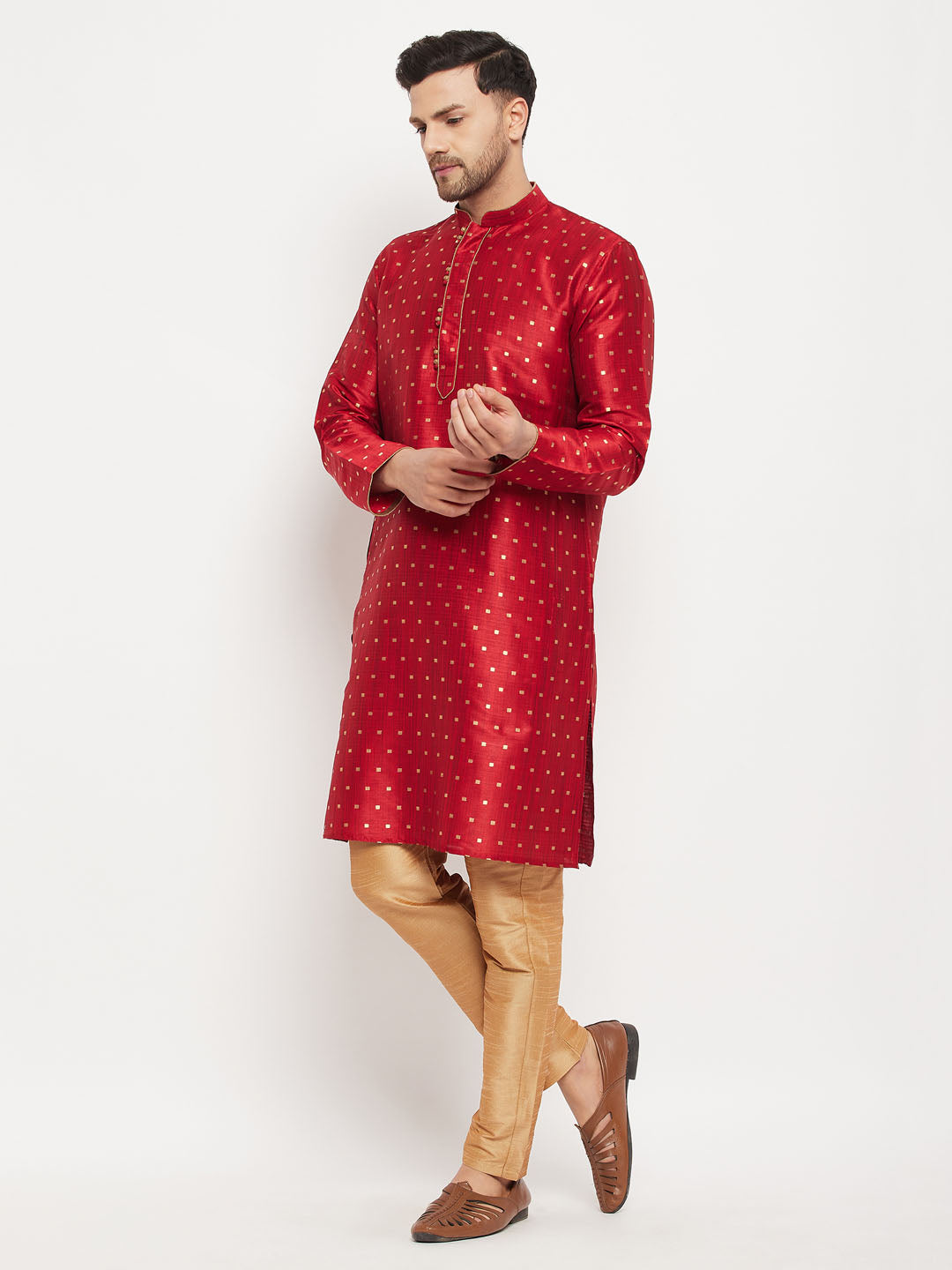VASTRAMAY Men's Maroon Zari Weaved Kurta