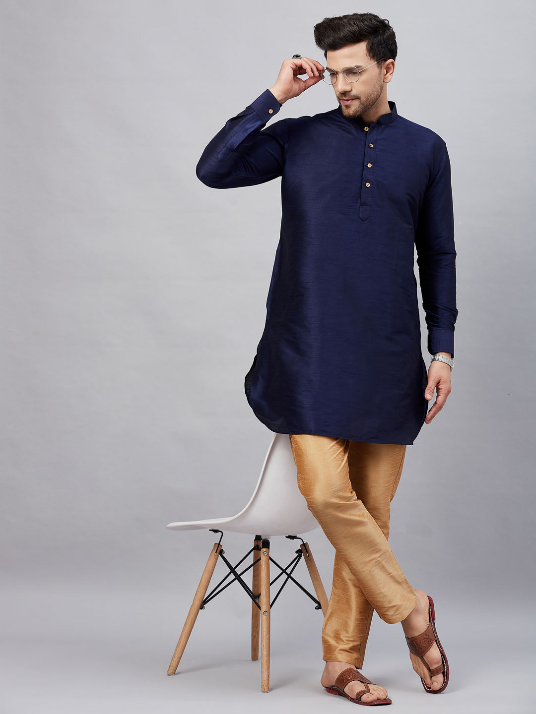 VASTRAMAY Men's Navy Blue Silk Blend Curved Kurta