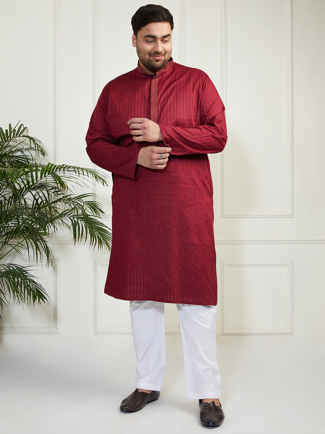 Plus Men's Maroon And White Cotton Blend Kurta Pyjama Set