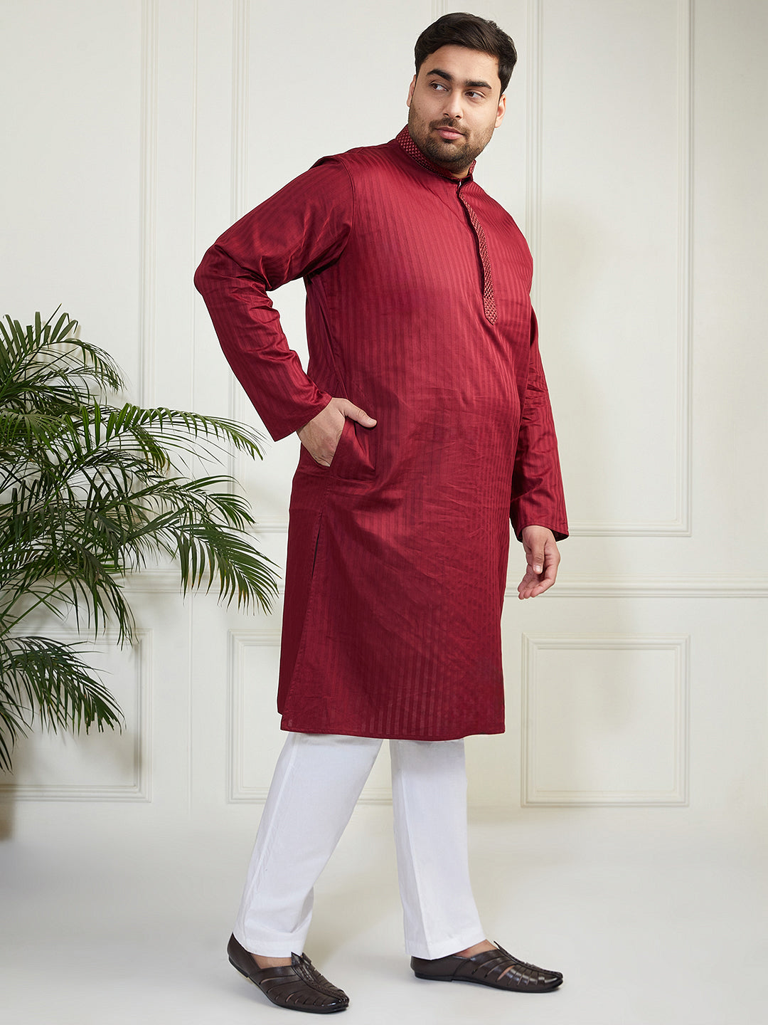 Plus Men's Maroon And White Cotton Blend Kurta Pyjama Set