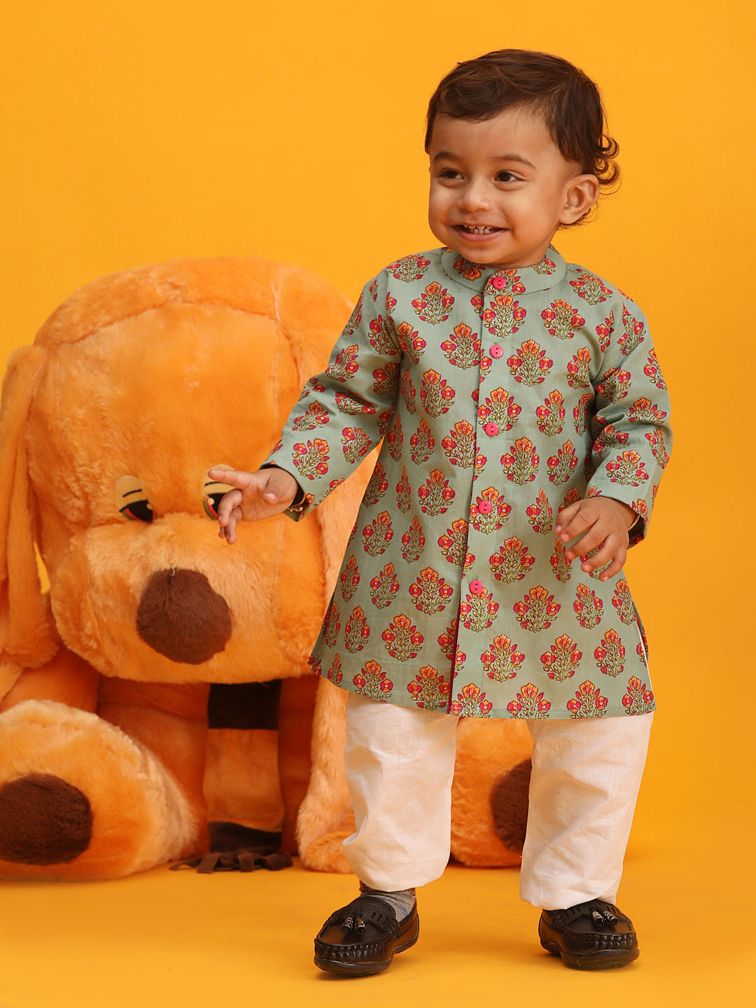 VASTRAMAY SISHU Boy's Green Floral Printed Cotton Kurta Pyjama Set - qivii