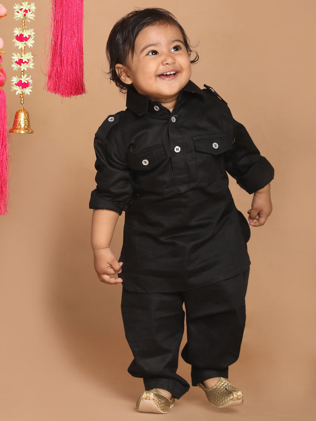 VASTRAMAY SISHU Boy's Black Pure Cotton Pathani Style Kurta With Pyjama Set - qivii