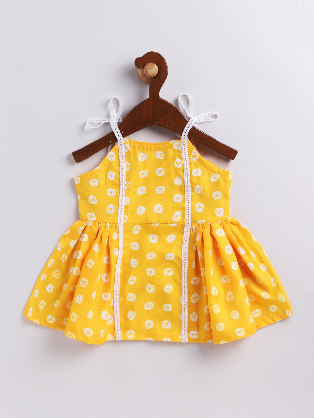 VASTRAMAY Girls' Yellow Kurta And Dhoti Pant Set - qivii