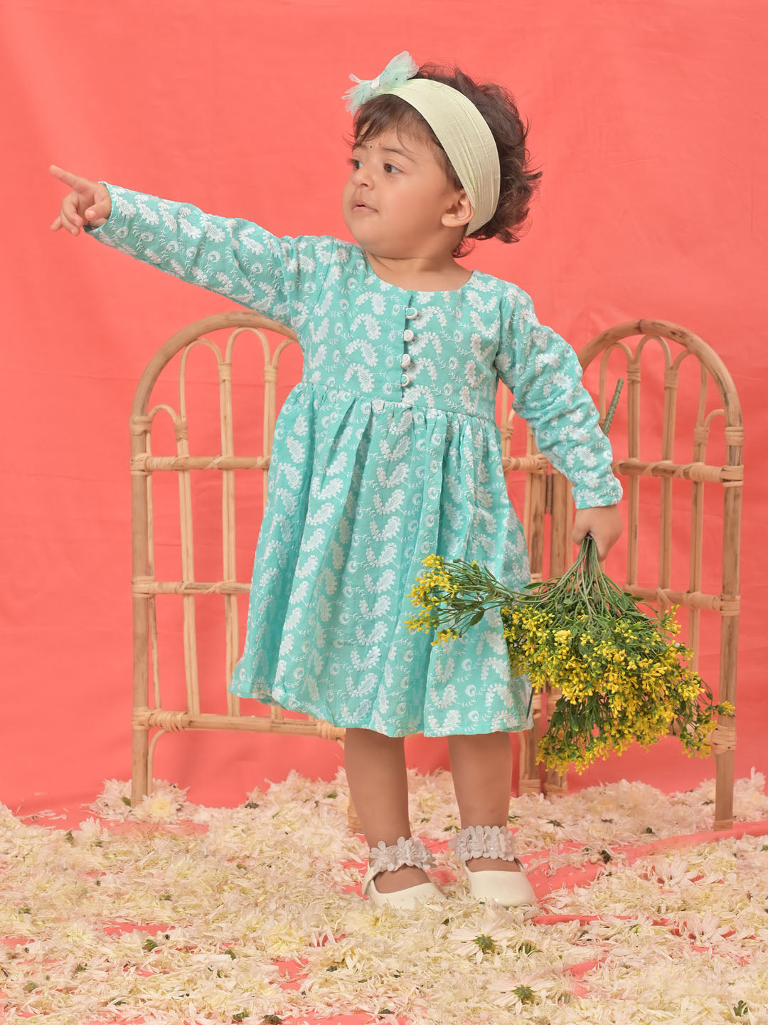 VASTRAMAY SISHU Girl's Green Chikankari Cotton Kurta - qivii