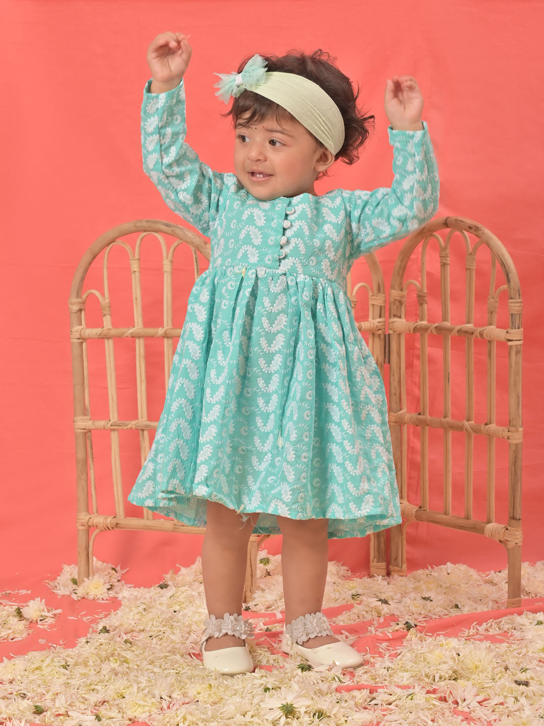 VASTRAMAY SISHU Girl's Green Chikankari Cotton Kurta - qivii