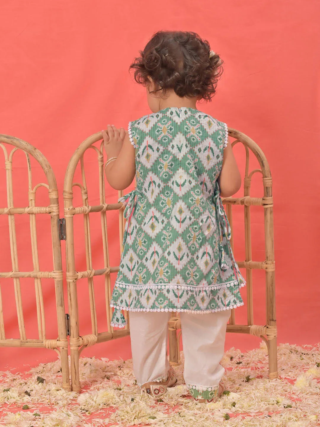 Girl's Green Ikaat Print A-Line Kurta Pyjama Set