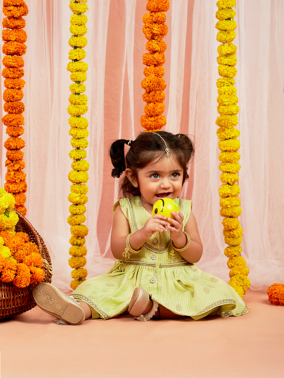 VASTRAMAY Girls' Mint Green Kurta Pant Set - qivii