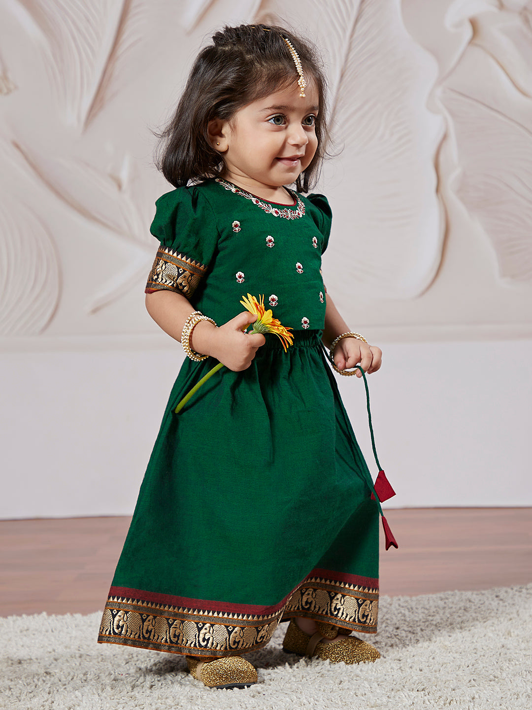 VASTRAMAY Girls' Green Lehenga Choli - qivii