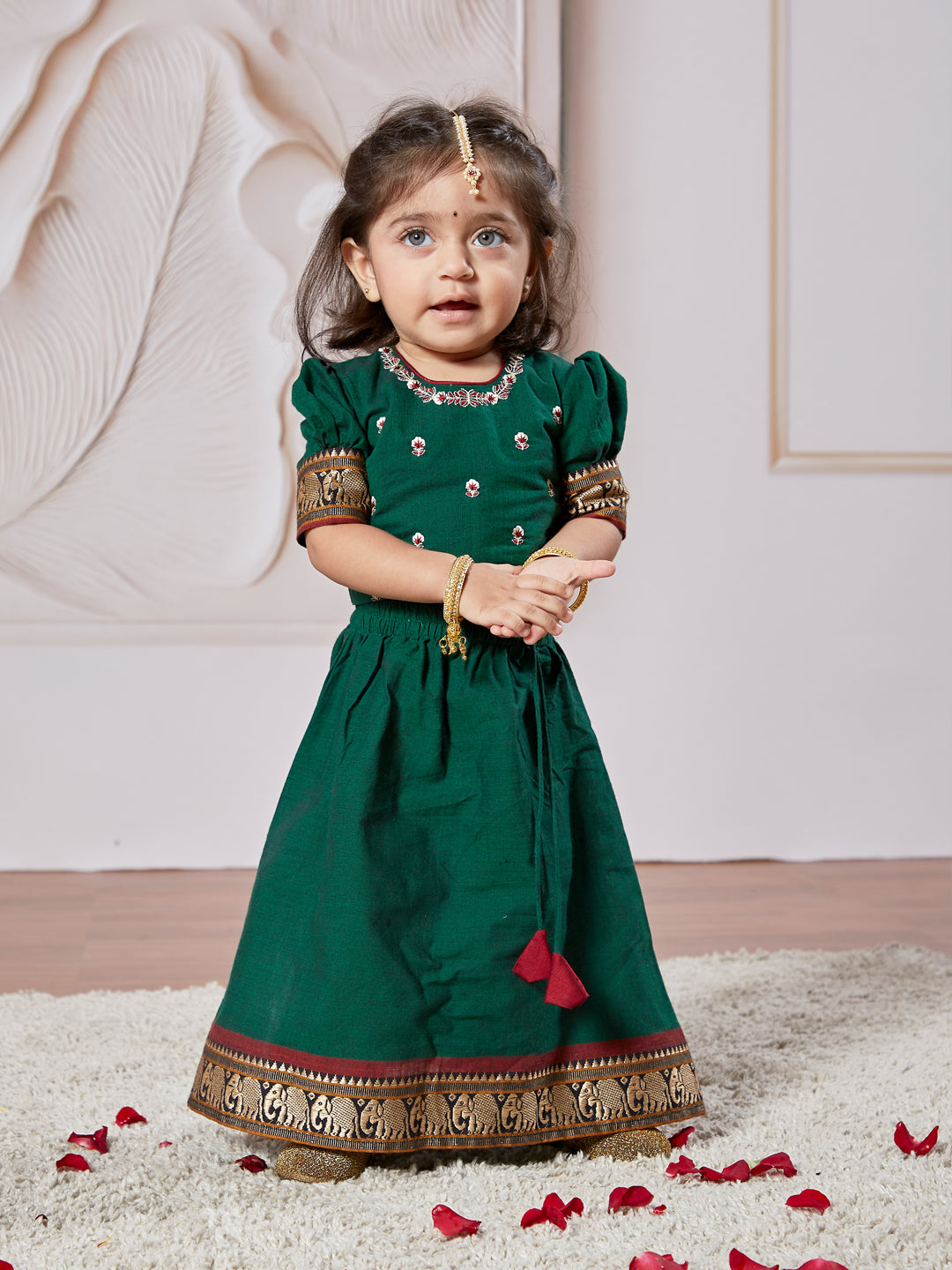VASTRAMAY Girls' Green Lehenga Choli - qivii