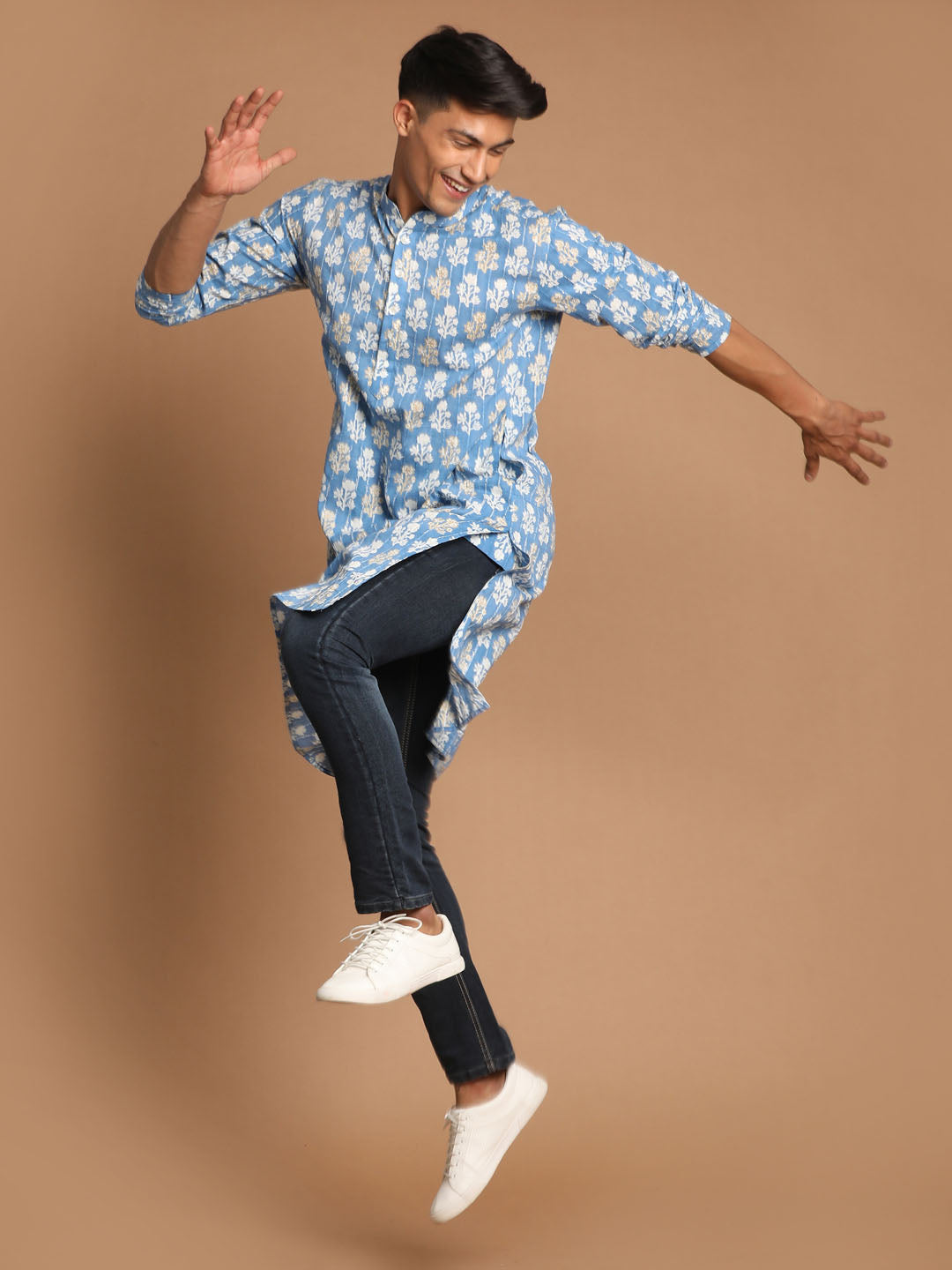 Men's Blue Quirky Printed Thread Work Kurta