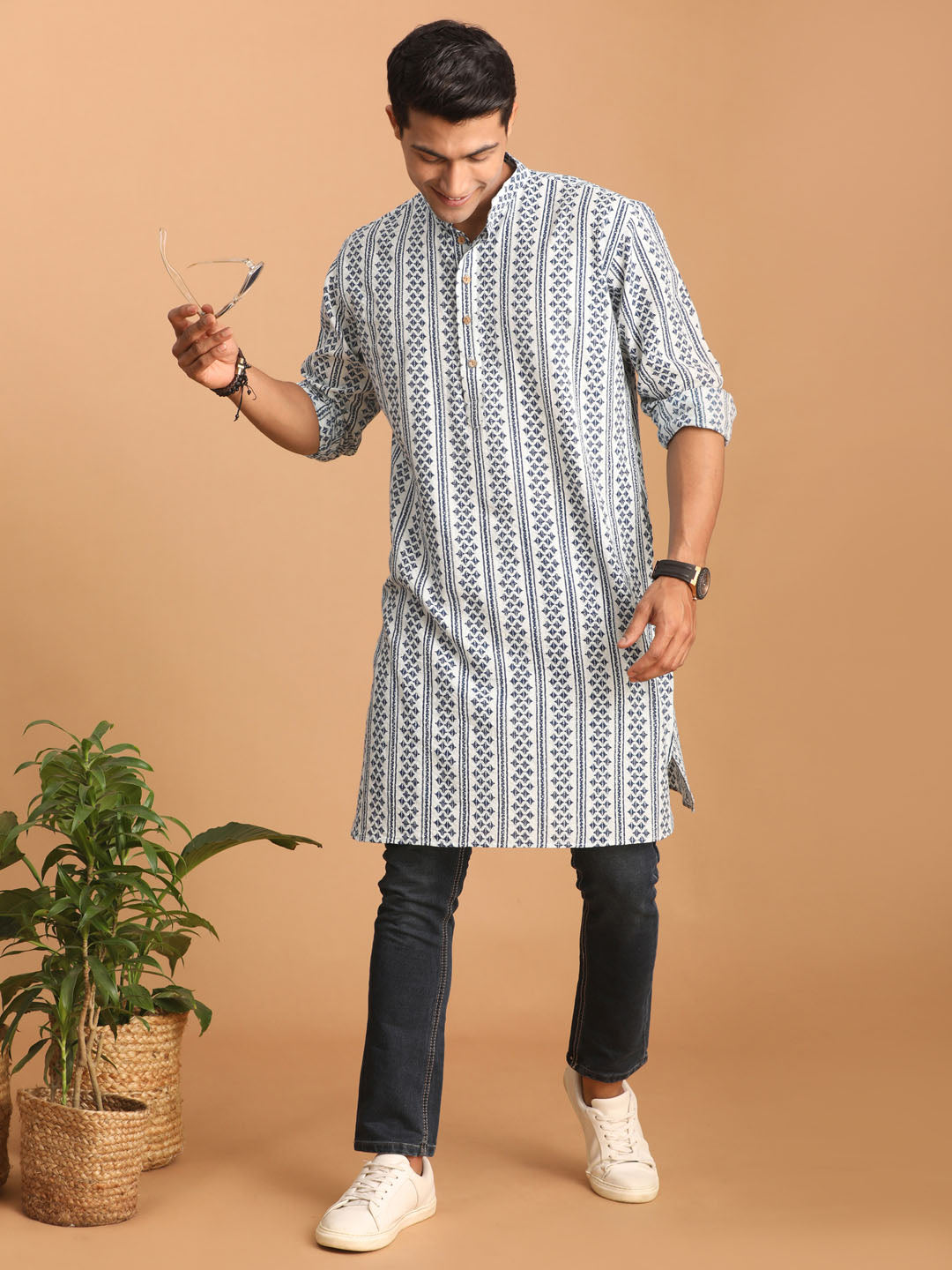 Men's White And Blue Geometrical Striped Printed Curved Kurta