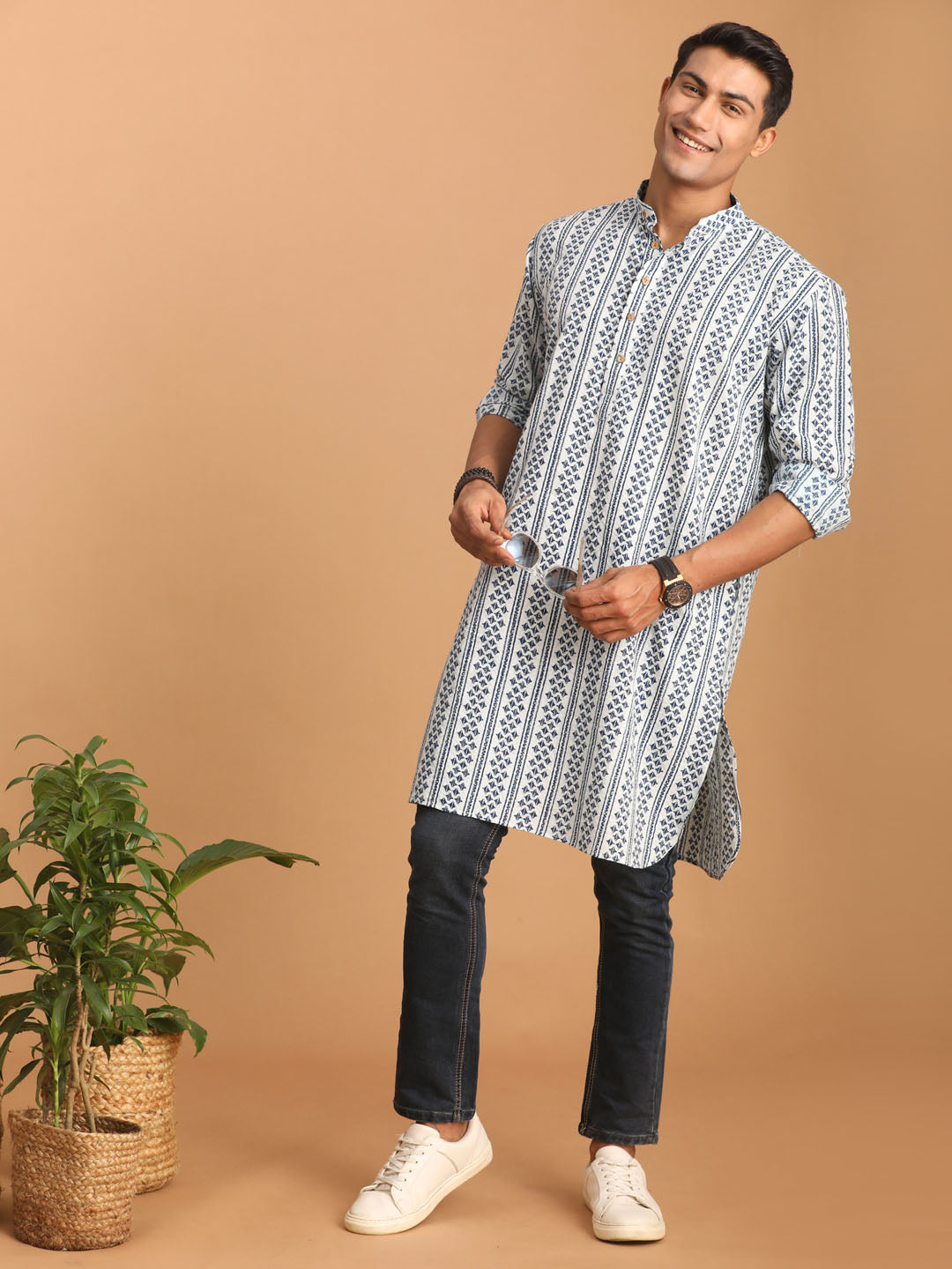 Men's White And Blue Geometrical Striped Printed Curved Kurta