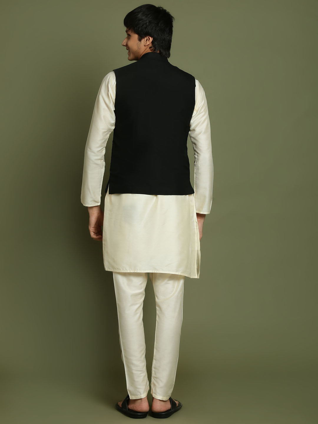 VASTRAMAY Boy's Black Mirror Work Jacket And Solid Kurta Pyjama Set - qivii