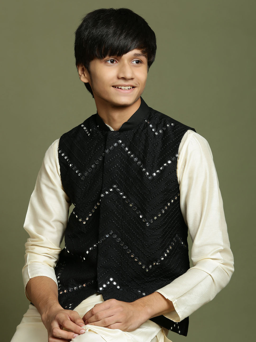 VASTRAMAY Boy's Black Mirror Work Jacket And Solid Kurta Pyjama Set - qivii