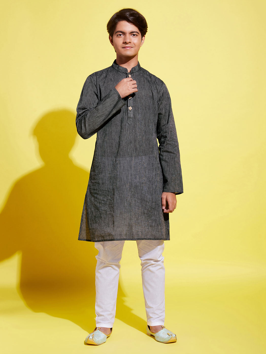 VASTRAMAY Boy's Black Cotton Kurta and Pyjama Set - qivii