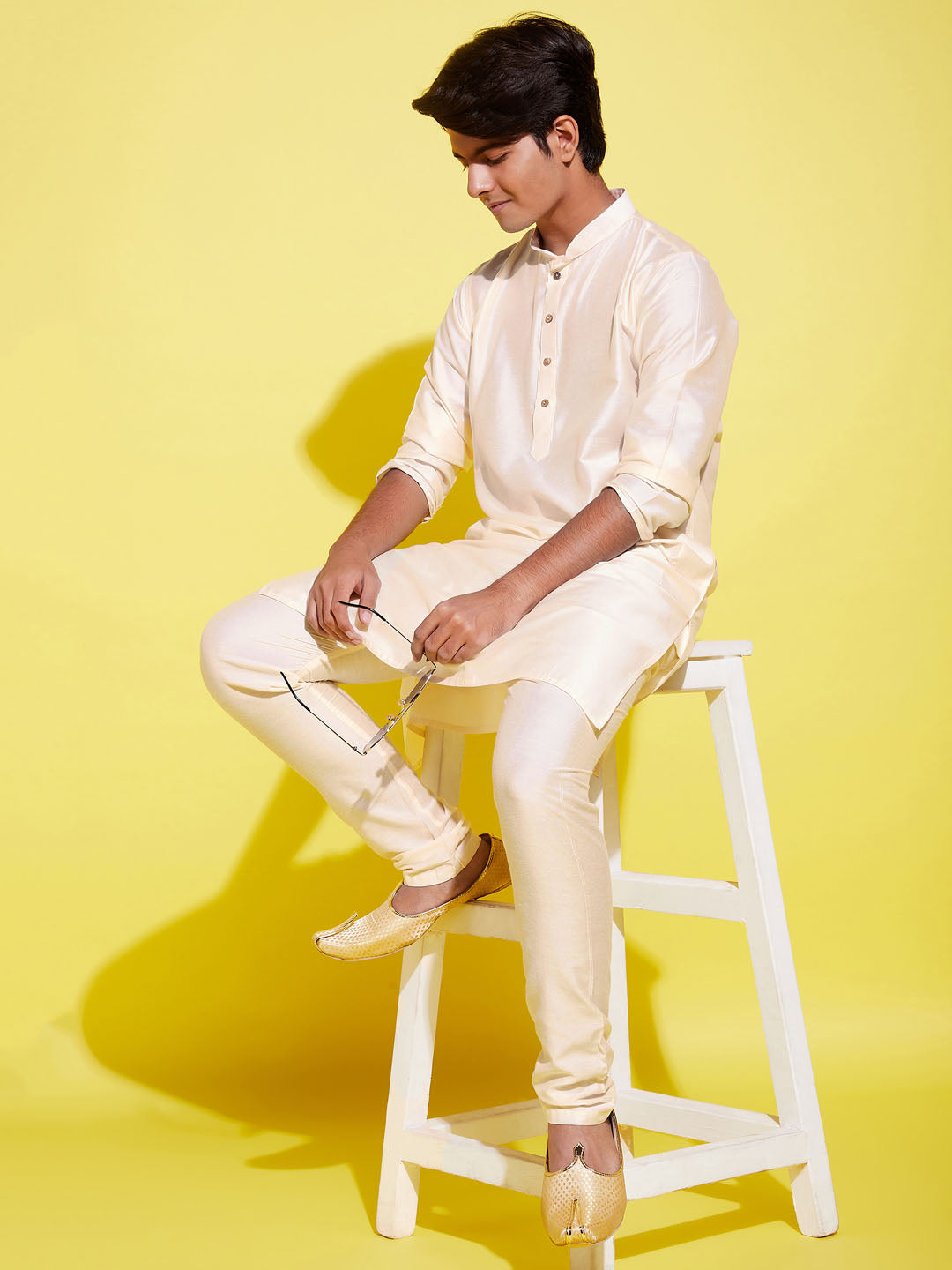 VASTRAMAY Boys Cream Solid Kurta - qivii