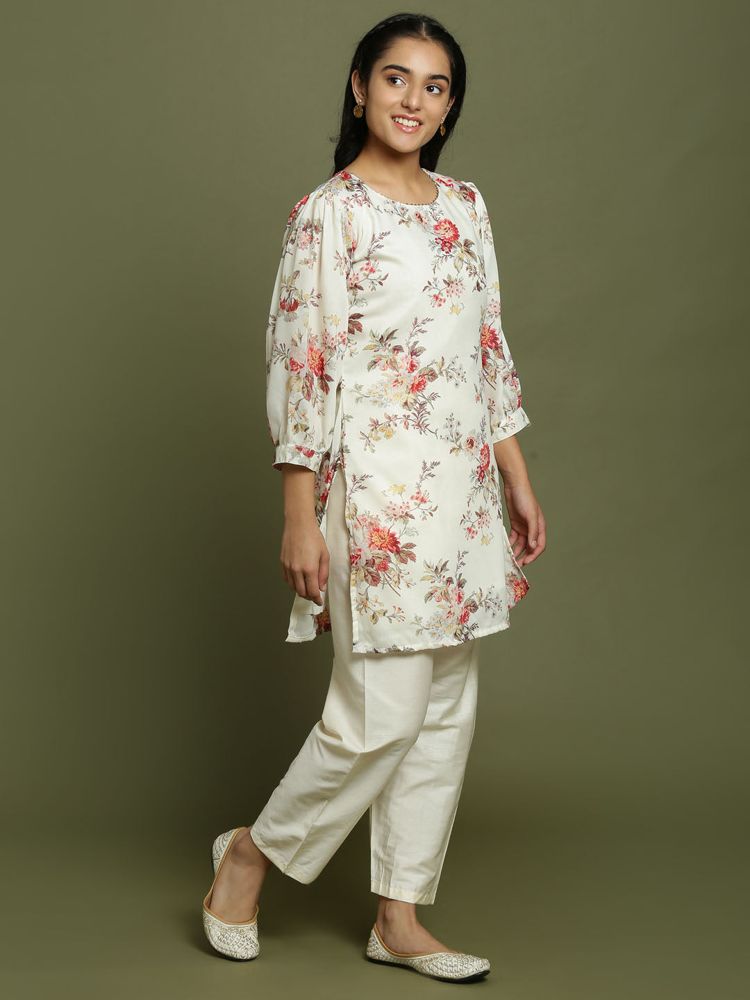 Yuva VASTRAMAY Girls Cream Floral Printed Kurta With Cream Pant Set - qivii